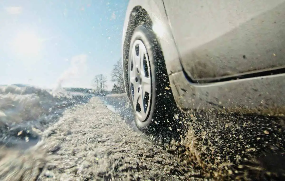 Zalecana minimalna głębokość bieżnika w oponach zimowych w Danii to 3 milimetry