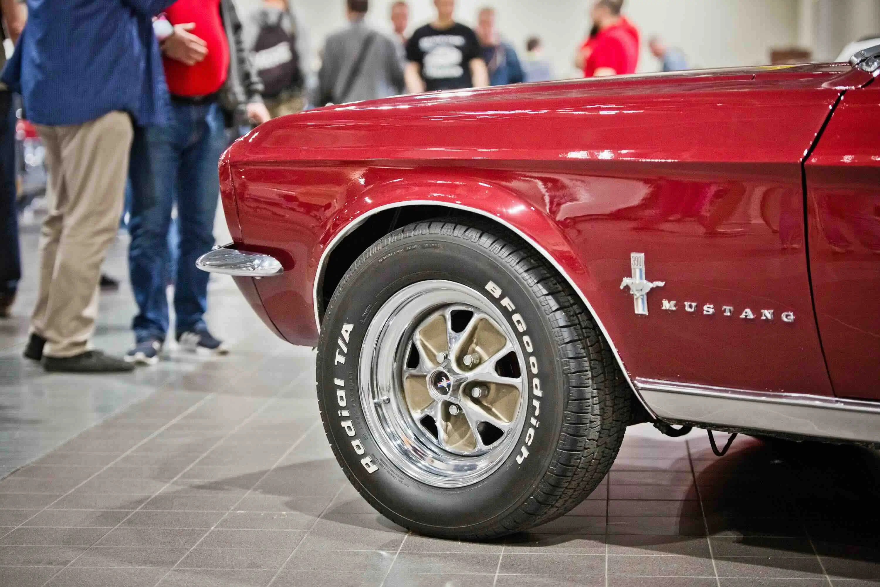 Podczas wydarzenia cztery hale wypełnią się samochodami z różnych epok. Fot. Auto Nostalgia