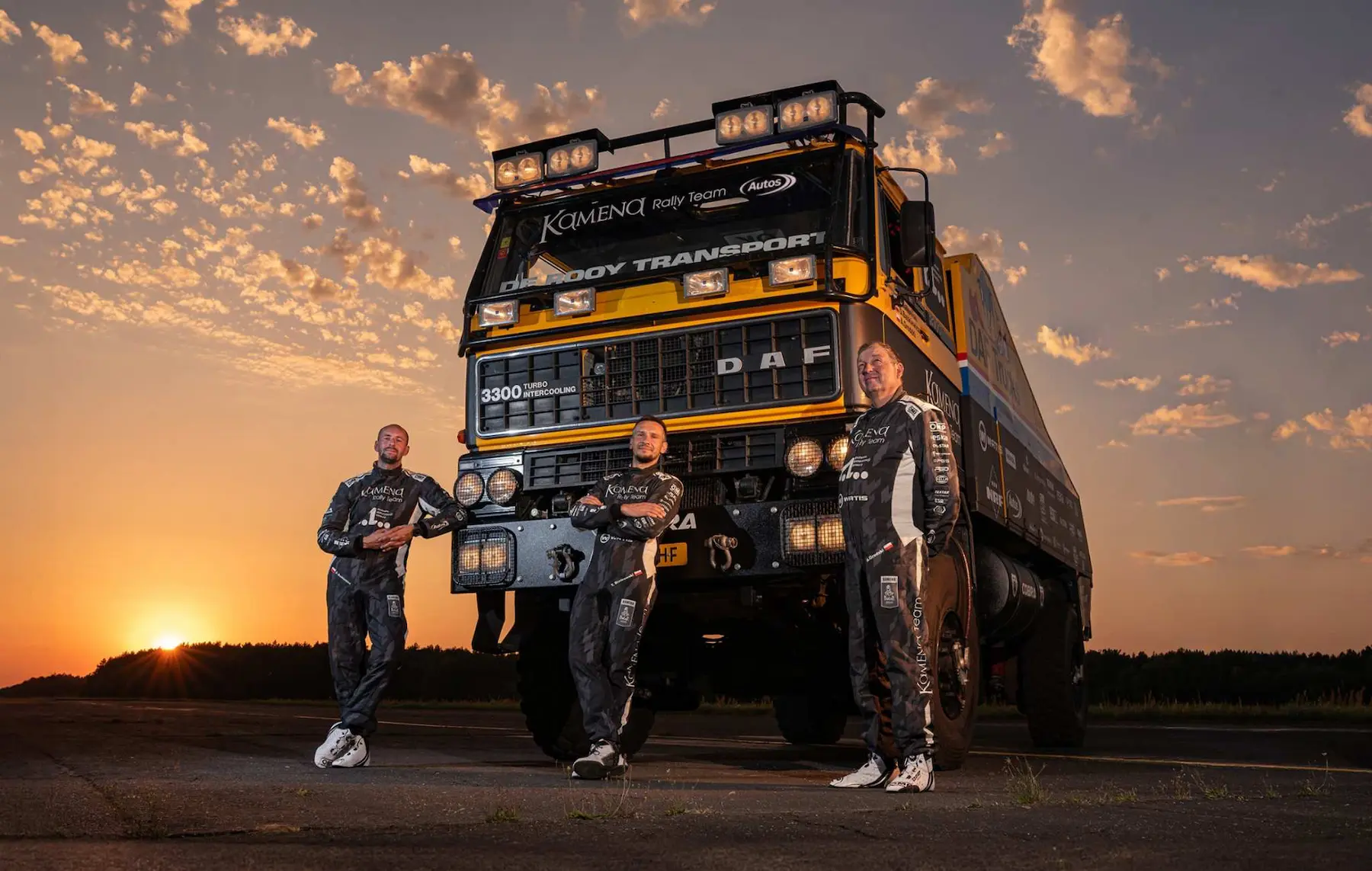 Przez pustynię do celu. Autos i Kamena Rally Team na Rajdzie Dakar