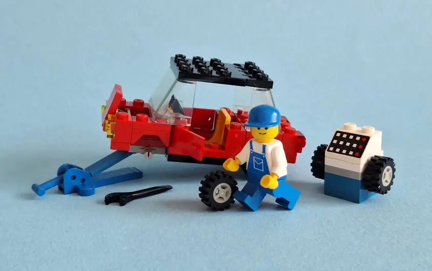 Oprócz ekologicznych materiałów LEGO oferuje zestaw „mały serwisant opon”. Fot. LEGO