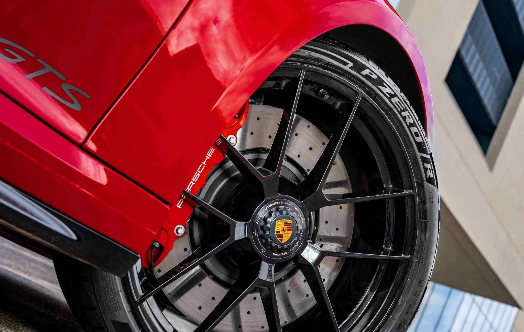Pirelli opracowało specjalną wersję opony P Zero R