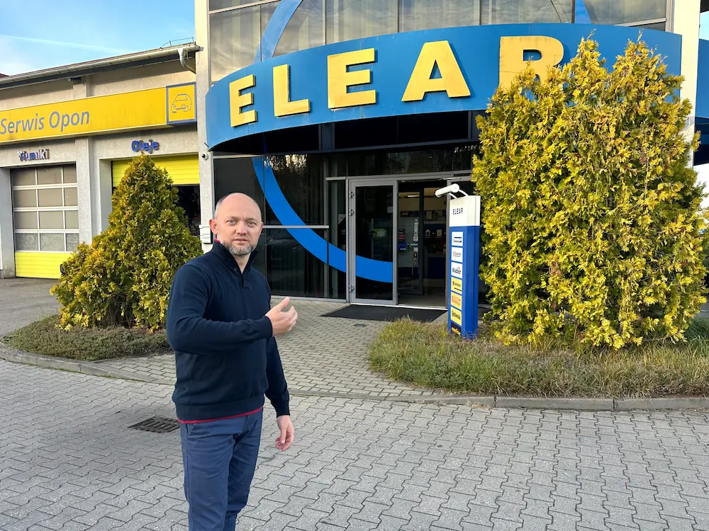 Tomasz Lisowski, serwis ELEAR