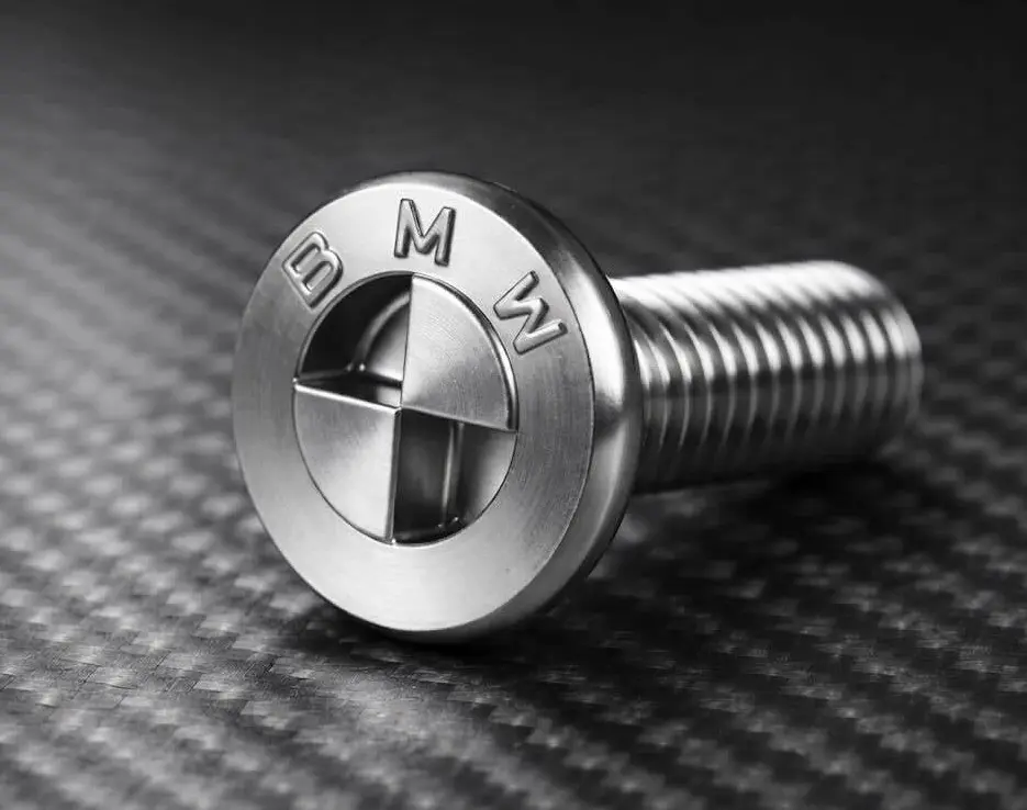 Nietypowa śruba BMW – estetyka czy nowa strategia serwisowa?