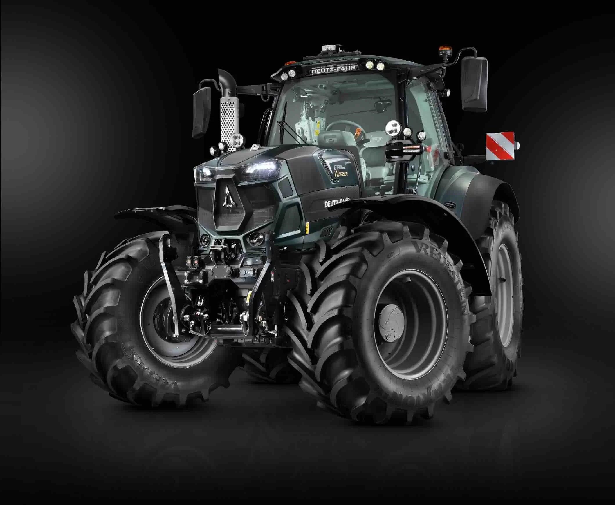 Ciągnik DEUTZ-FAHR serii 6 wyposażony w opony Vredestein Traxion