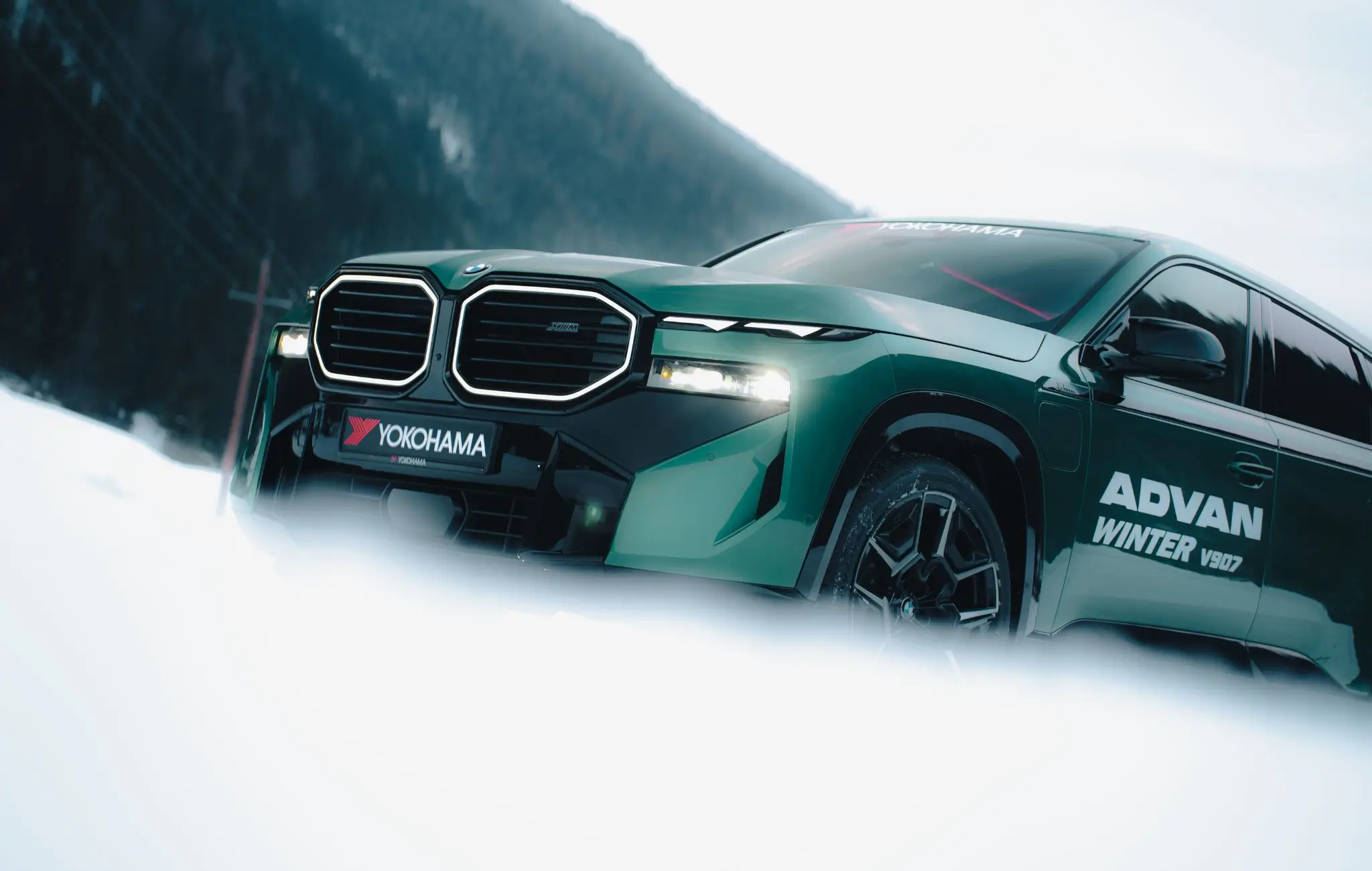 Najnowszy produkt Yokohamy, Advan Winter V907, to pierwsza zimowa opona w tej serii