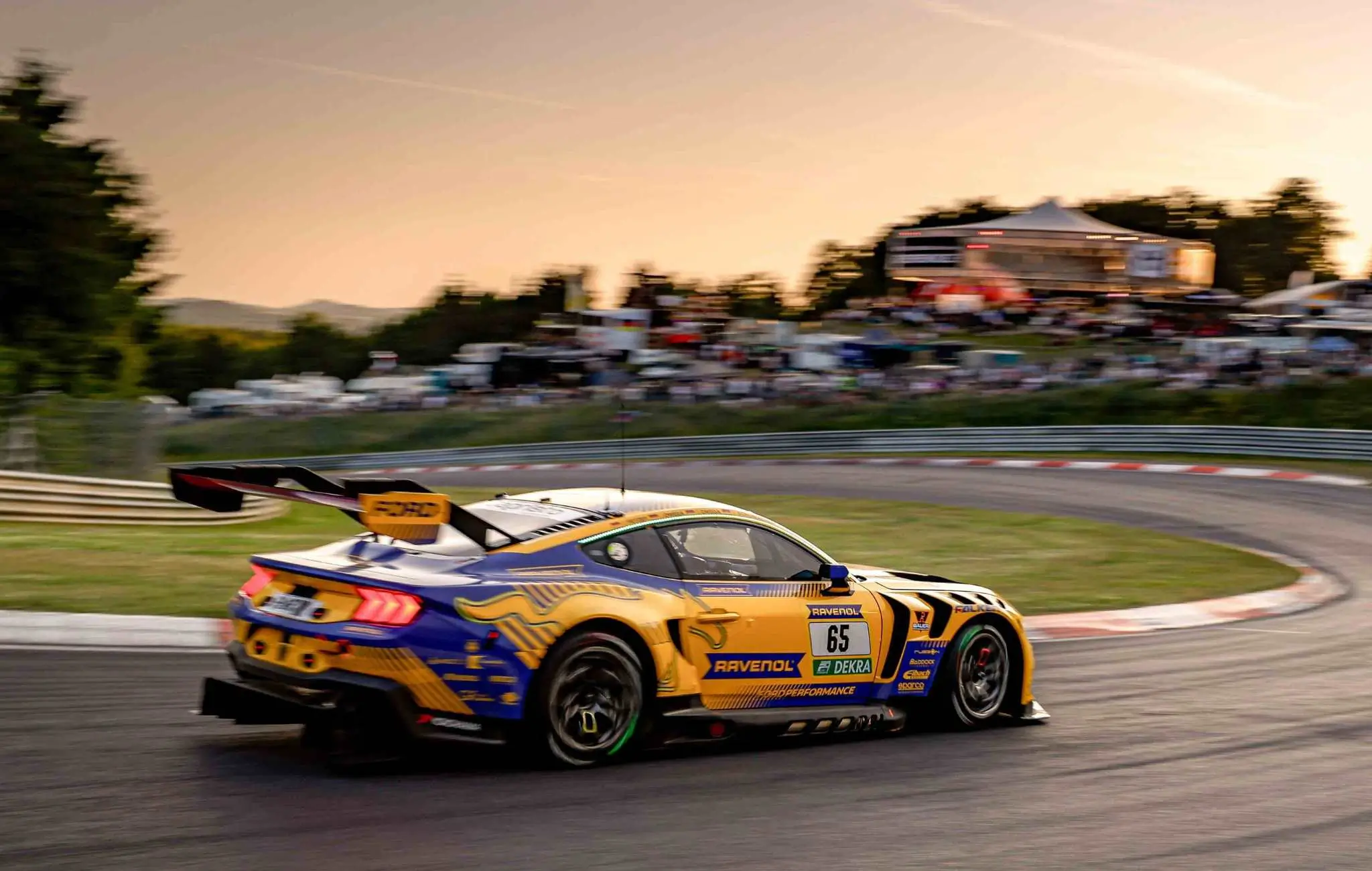 Wyścig 24h Nürburgring to jedno z najbardziej wymagających wydarzeń w świecie motorsportu