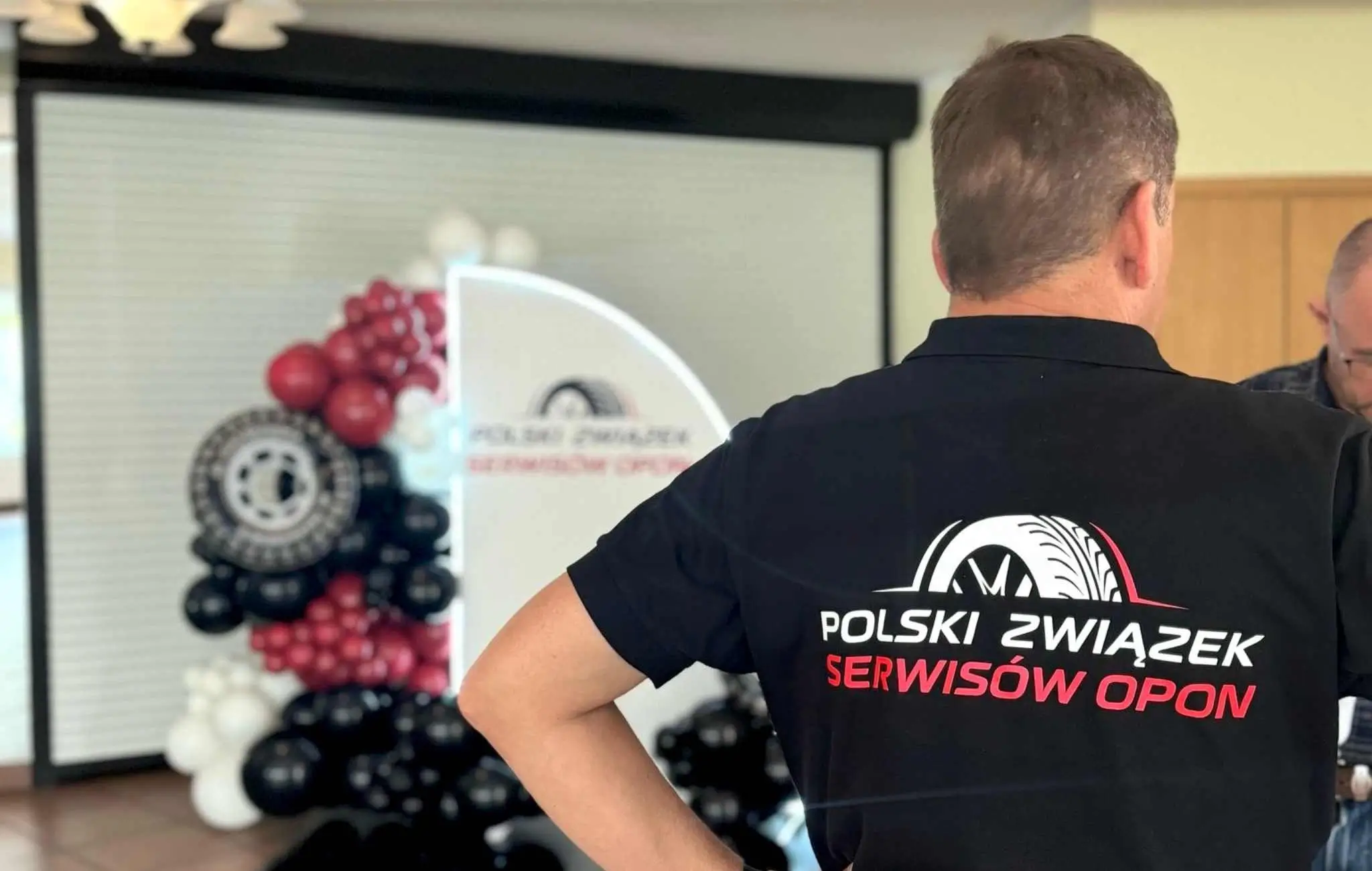 Wydarzenie to przyciągnęło zarówno specjalistów z branży oponiarskiej, jak i miłośników jednośladów