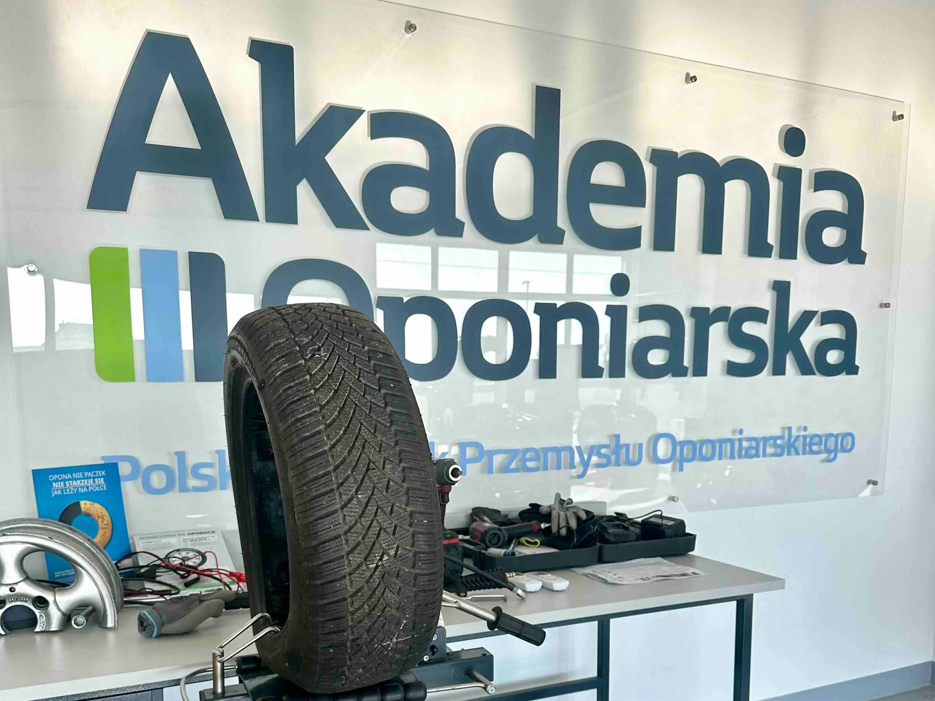 Szkolenia to doskonała okazja, by zdobyć praktyczne umiejętności oraz odpowiednie certyfikaty. Fot. Opony.Media
