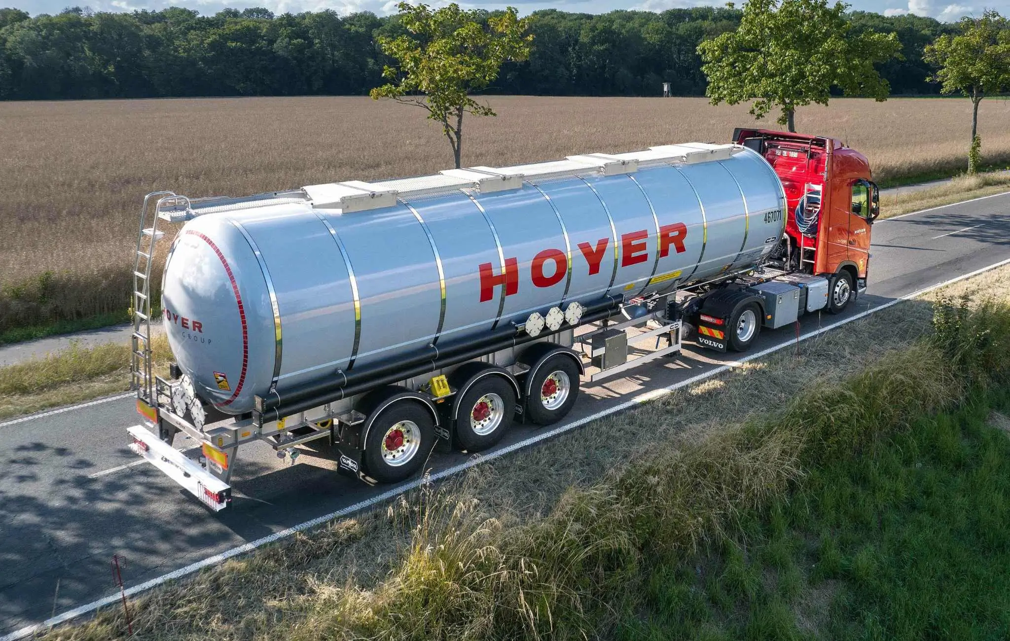 W transporcie płynów liczy się każdy kilogram ładowności – osiąga się to m.in. rezygnując z kół zapasowych. Fot. Hoyer