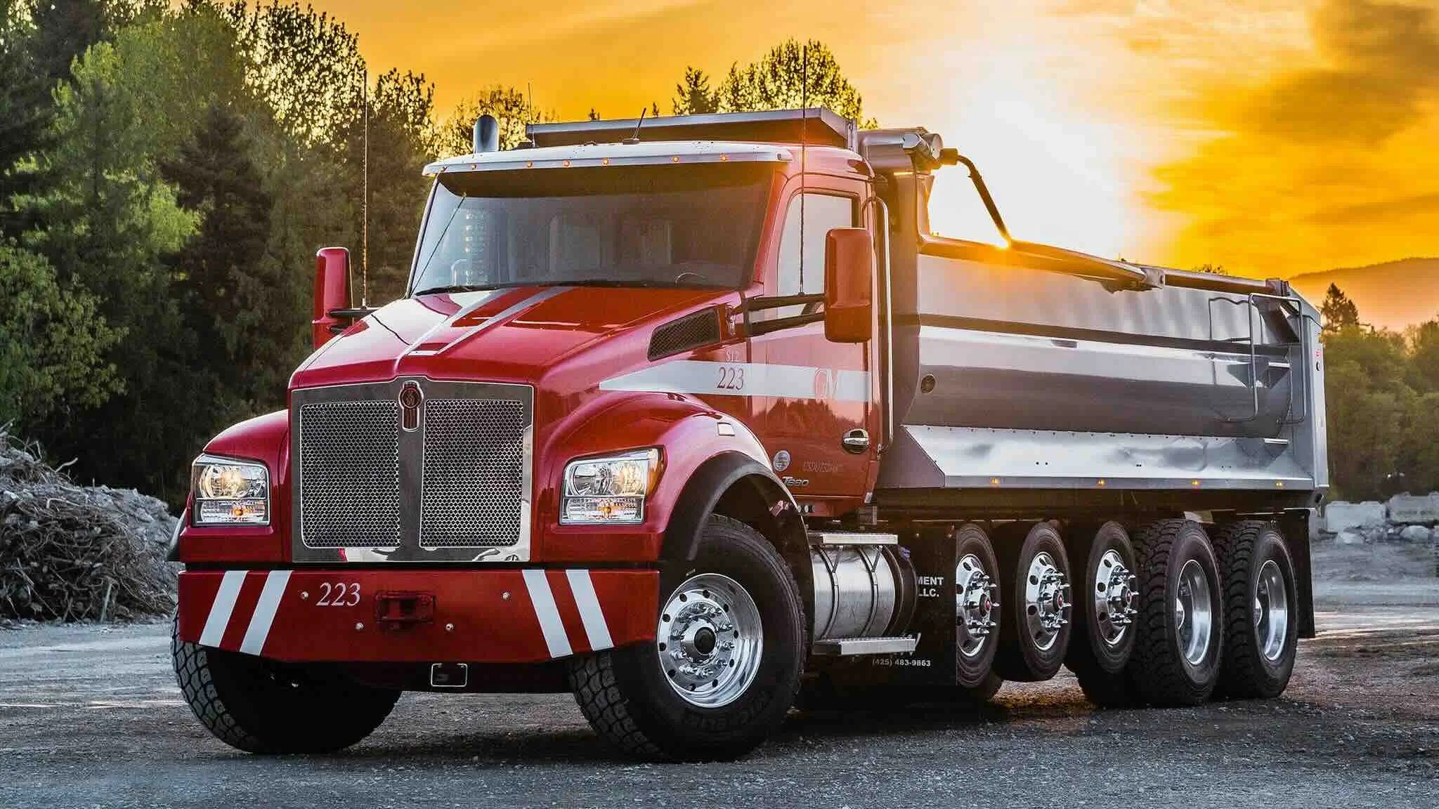 Choć wieloosiowe ciężarówki mogą wyglądać nietypowo, ich konstrukcja ma sens. Fot. Kenworth