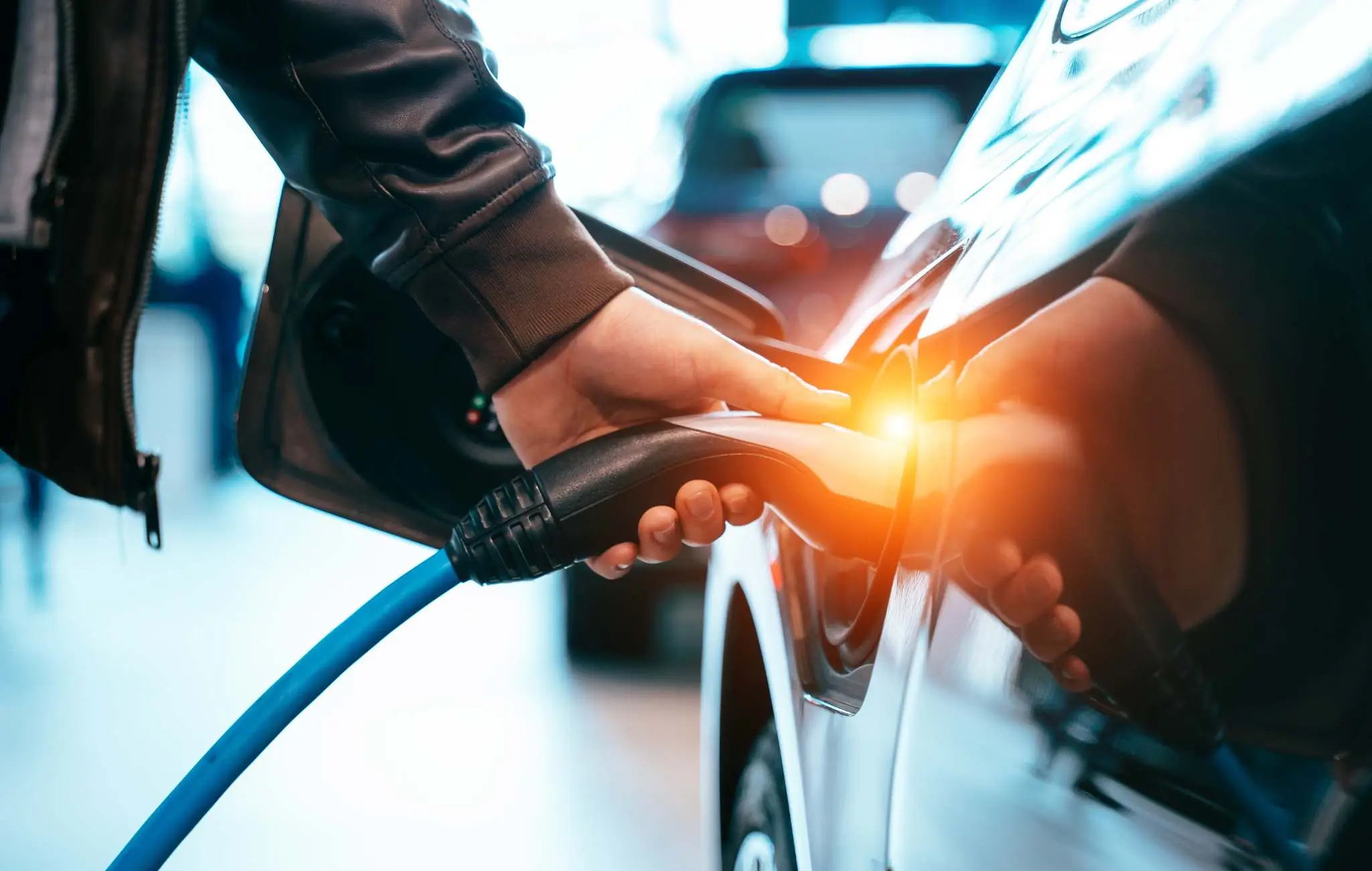 Kryzys zaufania do aut elektrycznych w Polsce – co myślą Polacy?