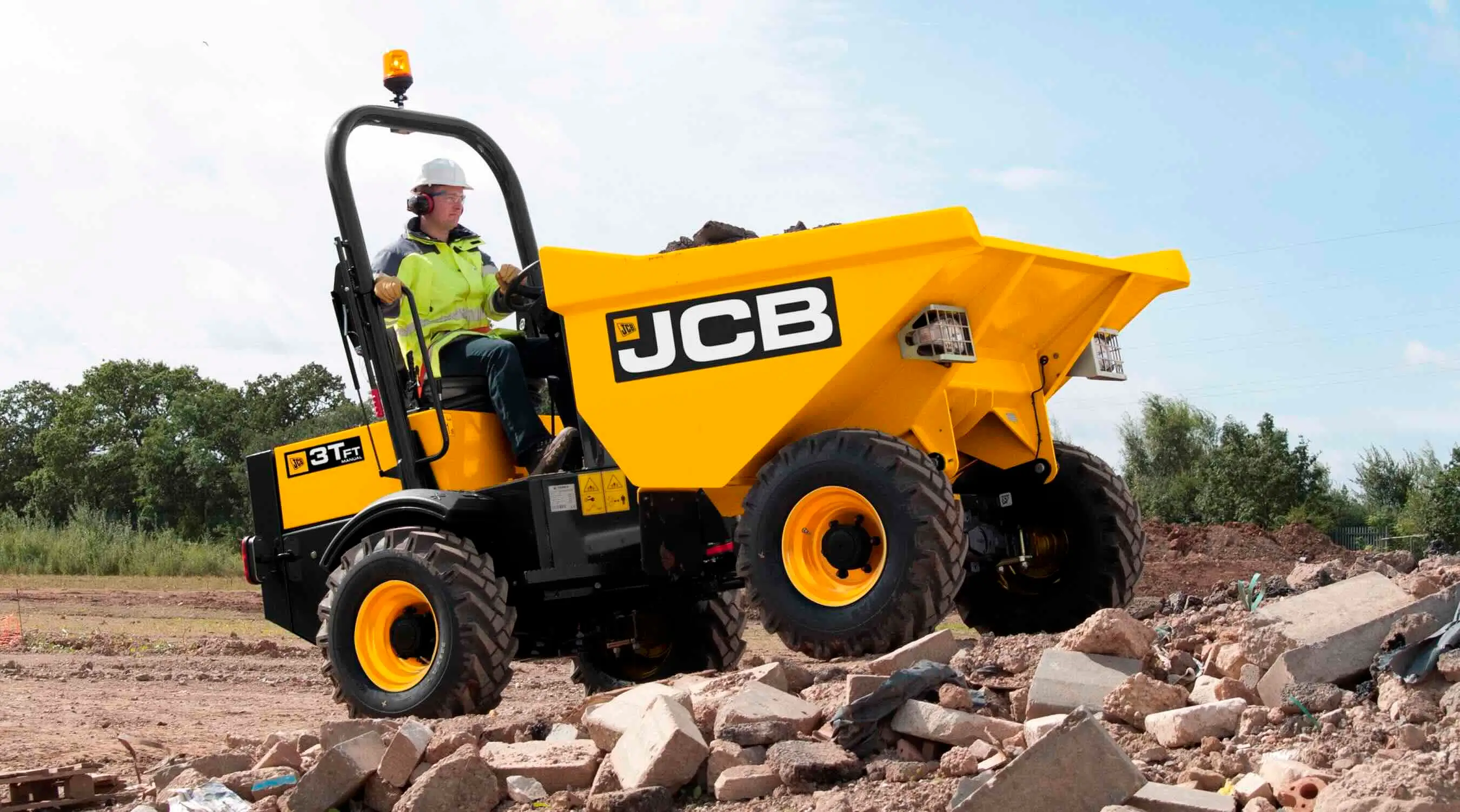 Fascynacja gąsienicami gumowymi wyhamowała – opony mają nadal szereg zalet. Fot. JCB