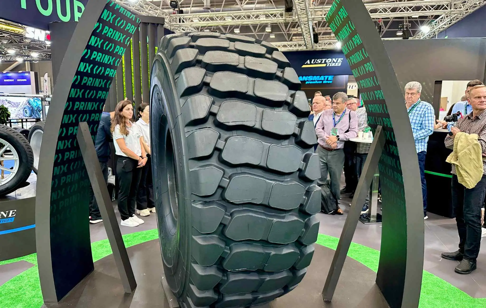 Premiera nowej opony odbyła się na targach Autopromotec 2025