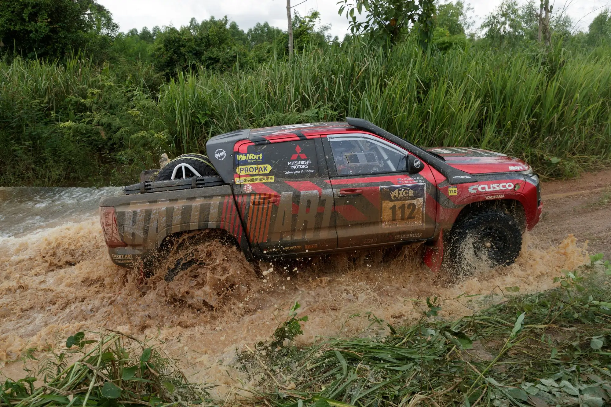 Mitsubishi Triton w drodze do zwycięstwa w klasyfikacji generalnej