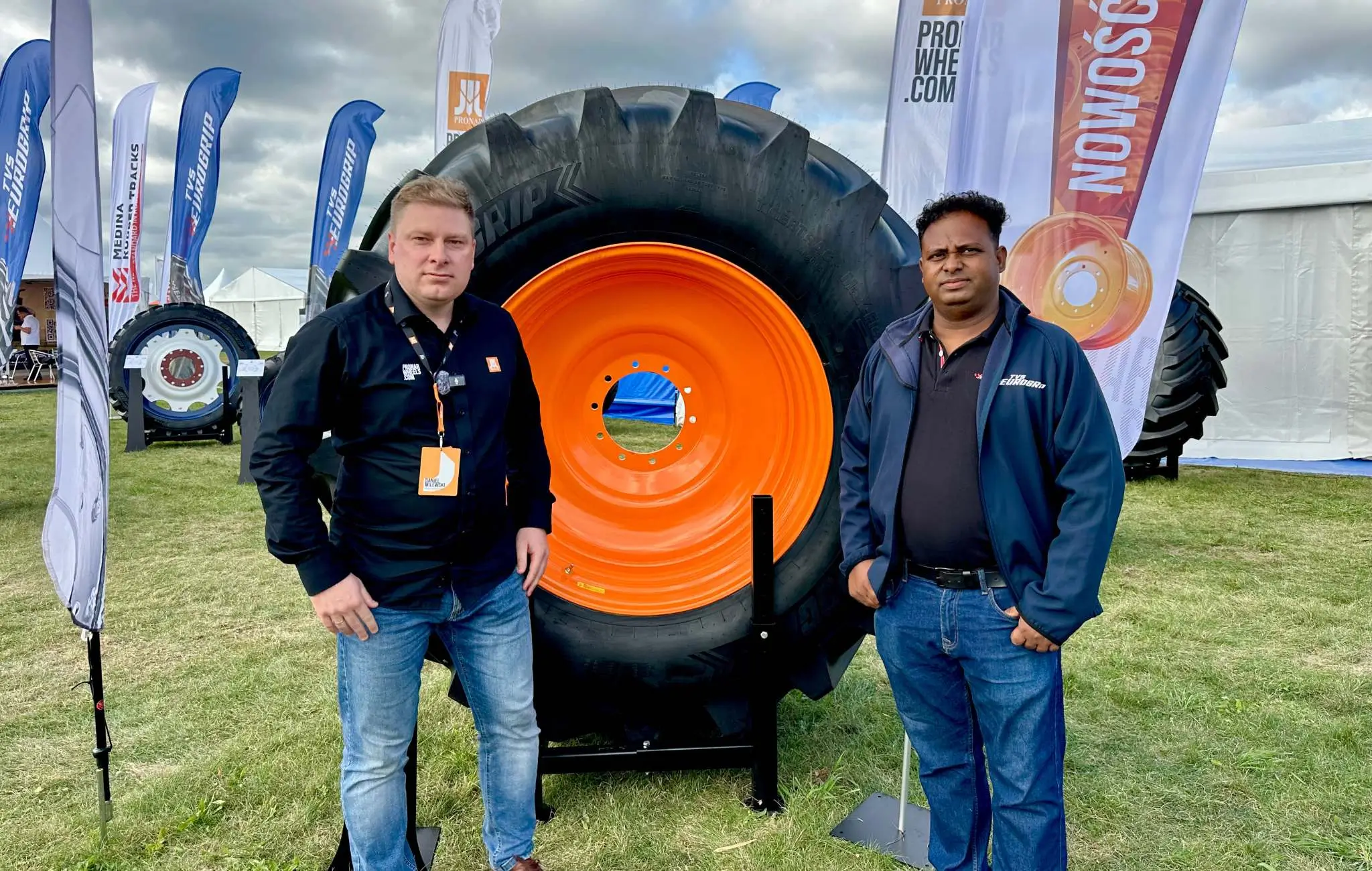 Od lewej: Daniel Milewski, Pronar Wheels i N.Parthasarathy, TVS EuroGrip