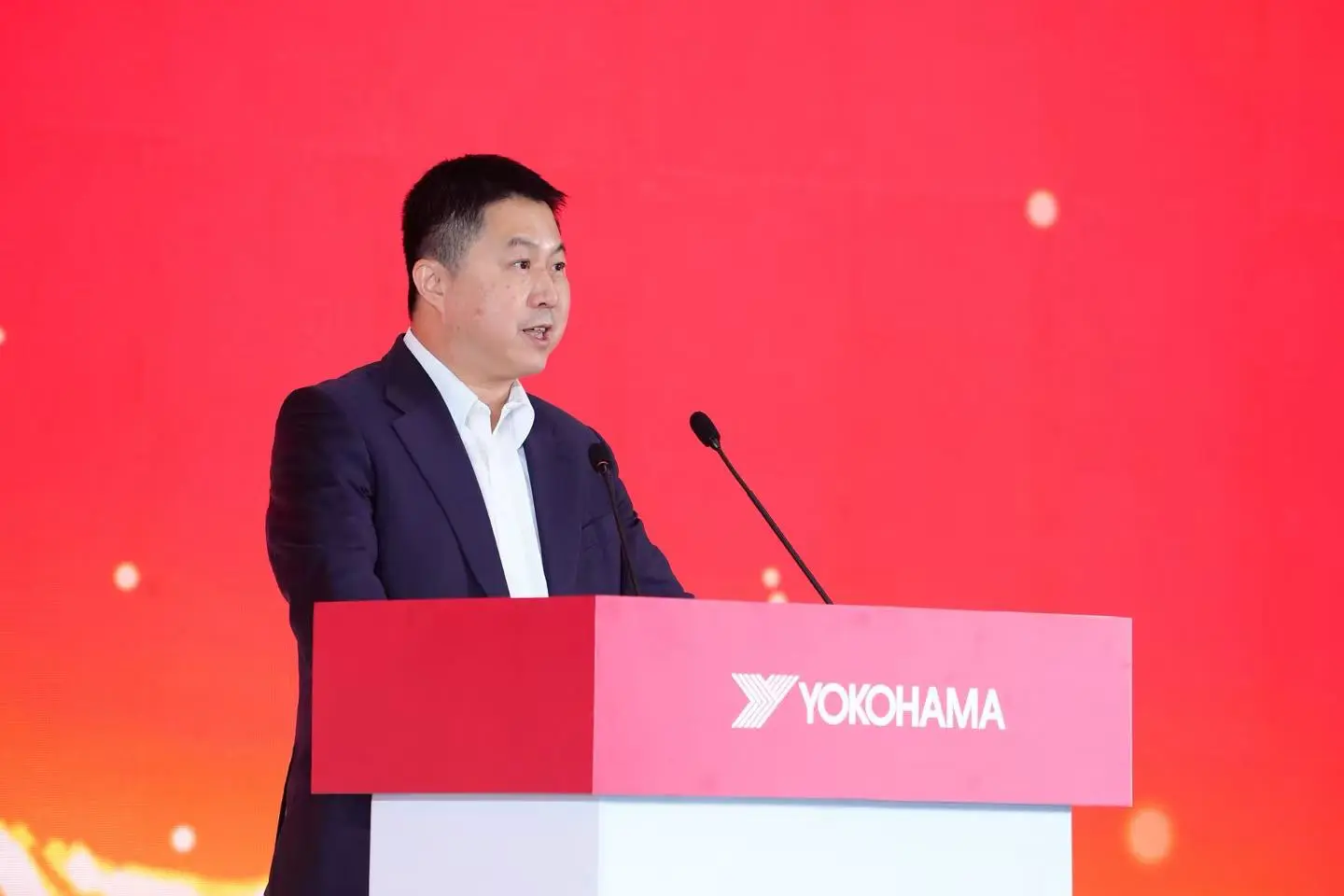 Fan Ming, Chairman &amp; President of Yokohama Rubber (China) Co., Ltd., podczas uroczystości otwarcia zakładu
