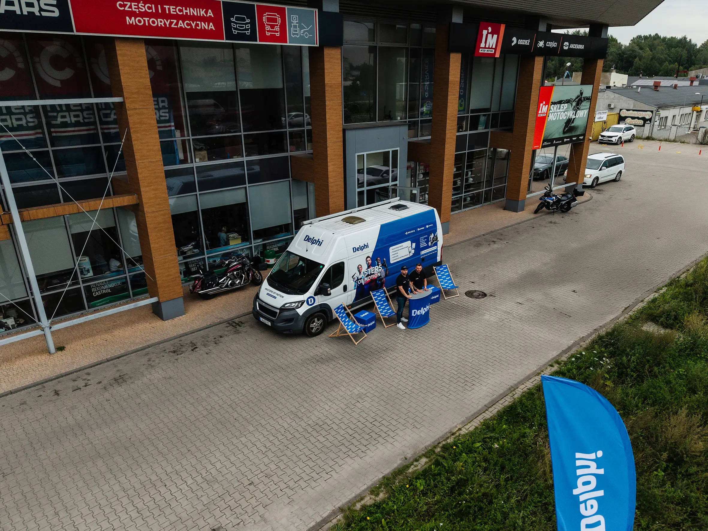 Spotkania odbywają się przed siedzibami partnerów handlowych Delphi