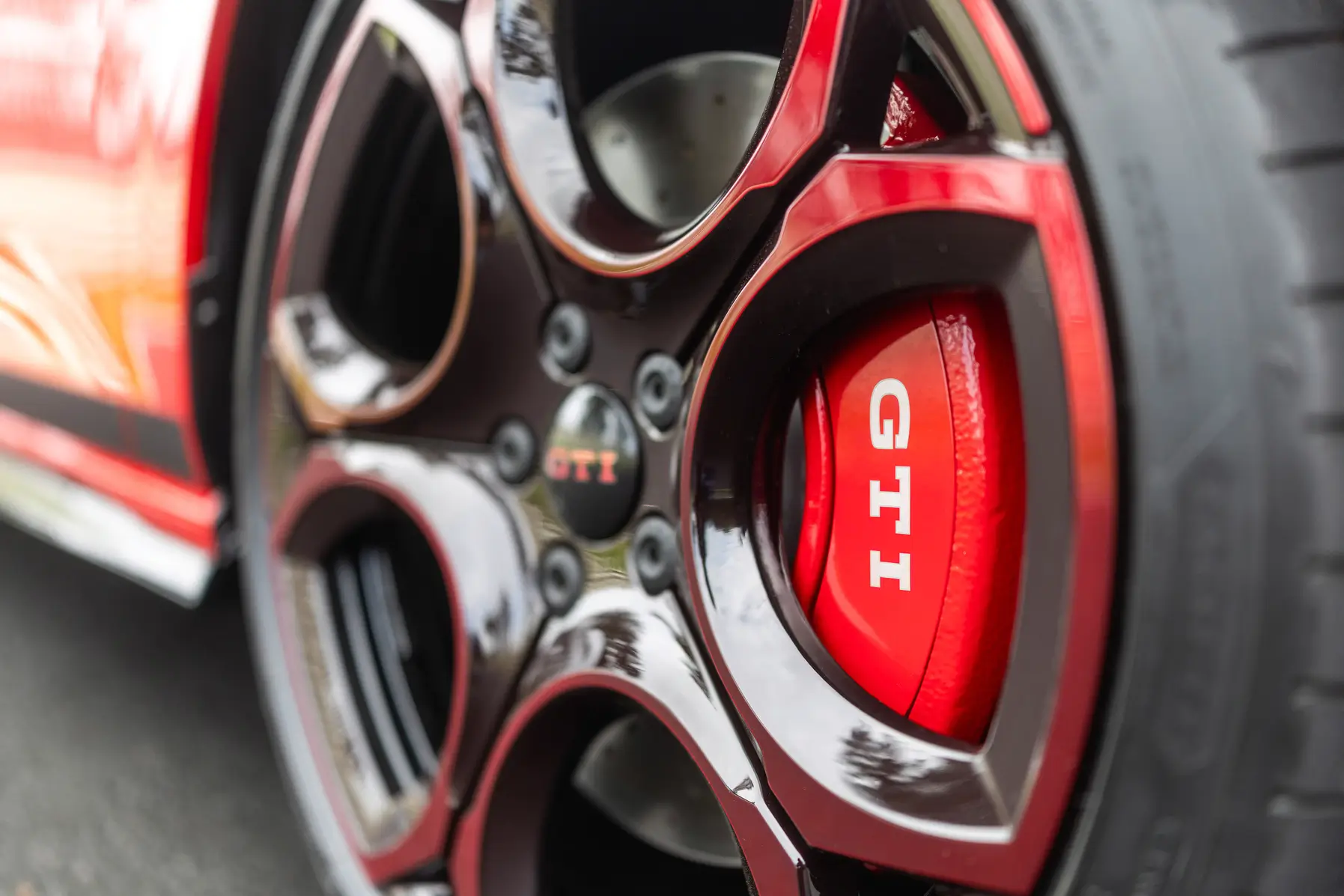 Podstawą osiągów Golfa GTI są m.in. opony Bridgestone