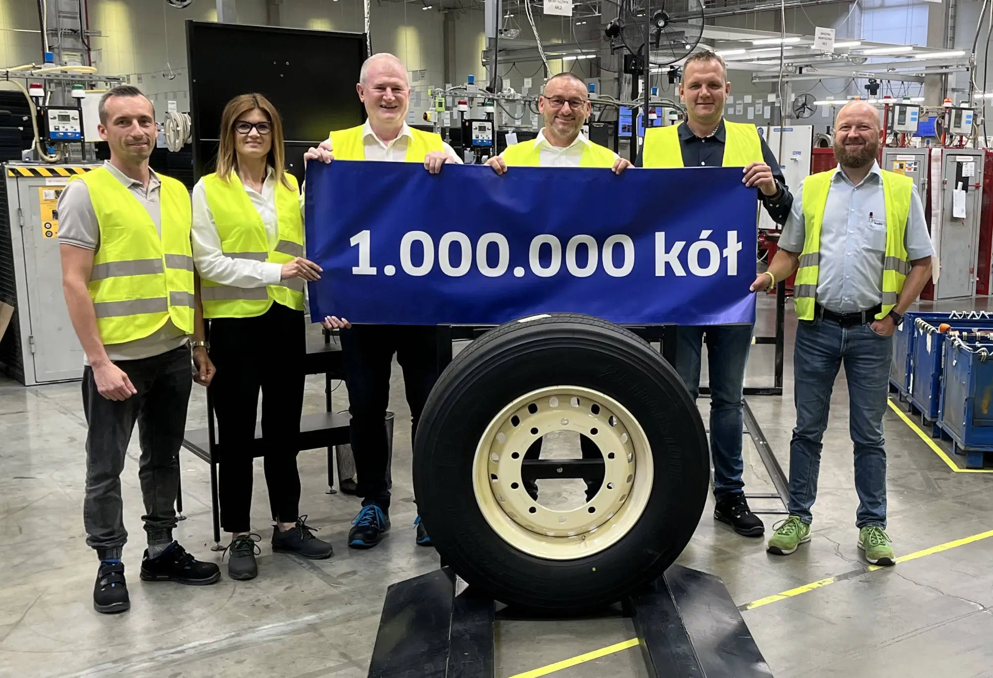 Na zdjęciu od lewej: Marcin Wąsik (Koordynator Współpracy MAN), Ewelina Staniewska (Kierownik Jakości Leadec), Marek Warda (Dyrektor Oddziału Gliwice Leadec), Przemysław Pendrowski (Prezes Leadec Polska), Paweł Garbicz (Kierownik Projektu MAN), Krzysztof Pałka (Kierownik Projektu Leadec)